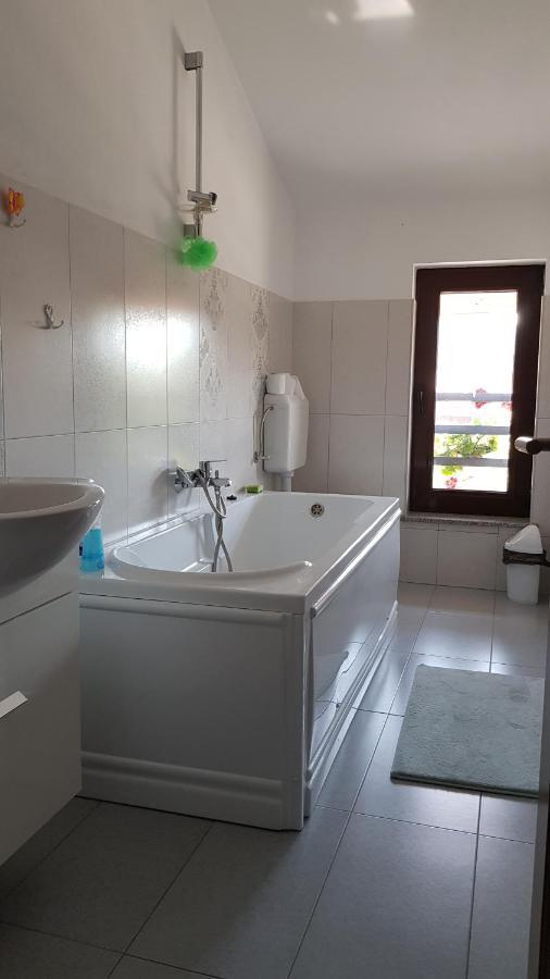 Autovilas Borşa Exteriér fotografie
